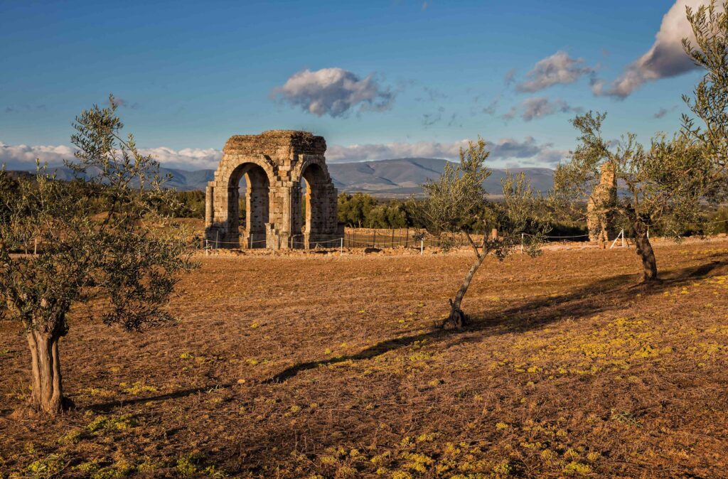 ciudad romana de cáparra, extremadura, caceres